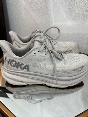 Hoka Women's Light Gray/White Cushioned Running Trainers